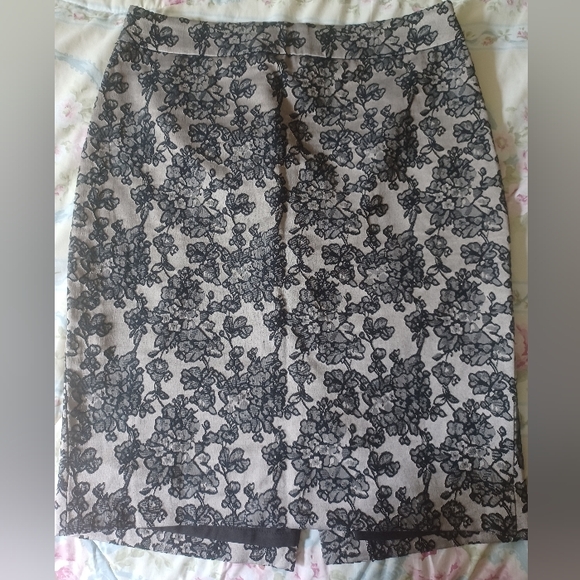 Ann Taylor Dresses & Skirts - Ann Taylor Black Floral Pencil Skirt